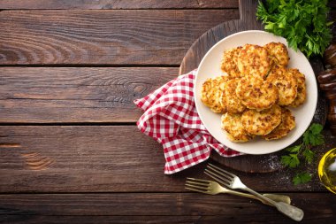 taze et pirzola plaka üzerinde