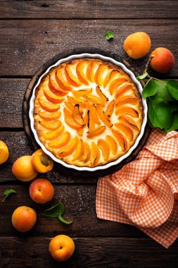 Kayısı kek ya da pasta ile taze meyve, peynirli kek