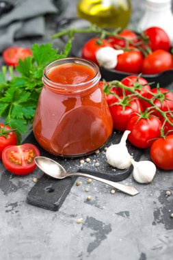 Domates salçası ve taze domates, domates püresi