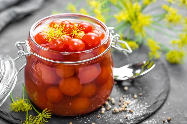 Marinated tomatoes, pickled cherry tomatoes — Stock Photo, Image