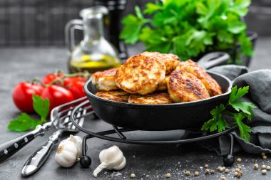 Tavuk et pirzola masada