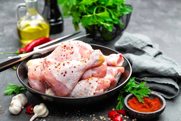 Çiğ tavuk budu, sopaları