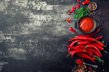 Chili Sos ve taze biber, biber ketçap, Yapıştır