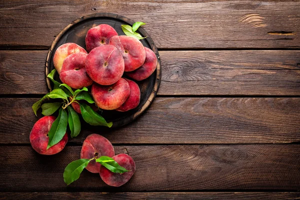 Peach, saturn or donut peaches with leaves — Stock Photo, Image