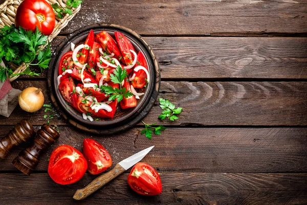 Tomatensalade, plantaardige salade met tomaten — Stockfoto