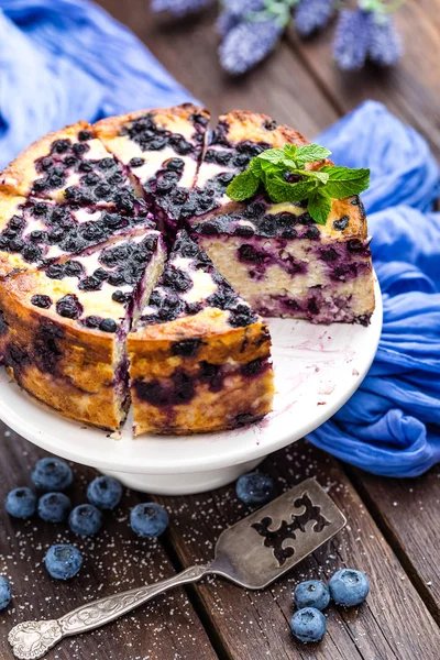 有浆果蓝莓芝士蛋糕 — 图库照片