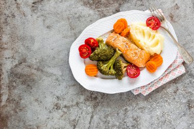 Somon Balık ile sebze buğulama