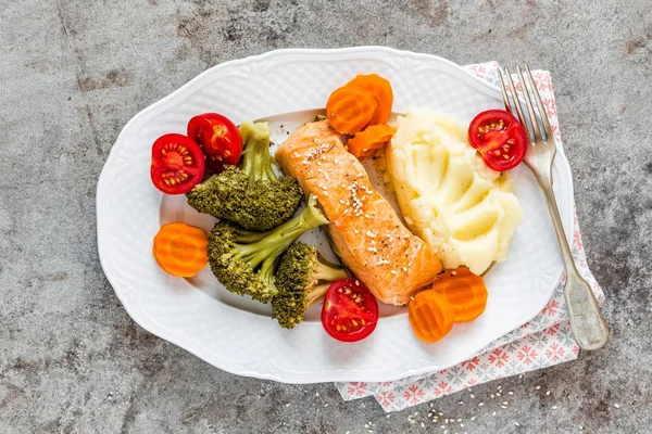 Somon Balık ile sebze buğulama