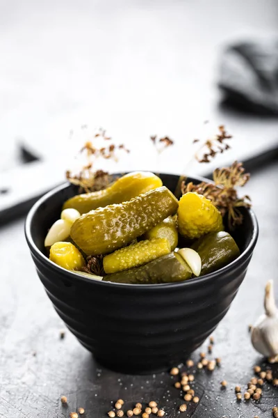 Kis pácolt savanyúság, Ecetes uborka, uborka — Stock Fotó