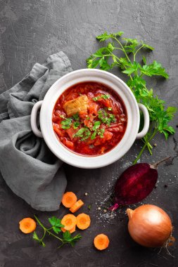 Pancar çorbası, geleneksel Ukrayna pancar sebze çorbası