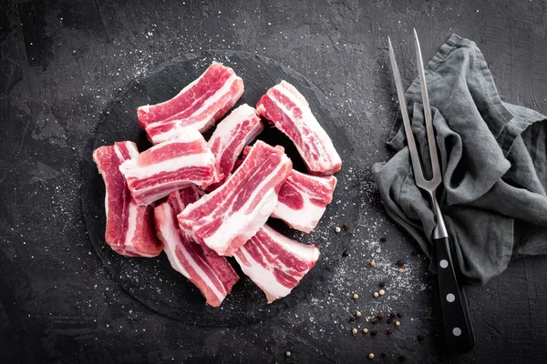 Costolette di maiale, carne cruda — Foto Stock