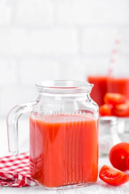 Bardakta domates suyu