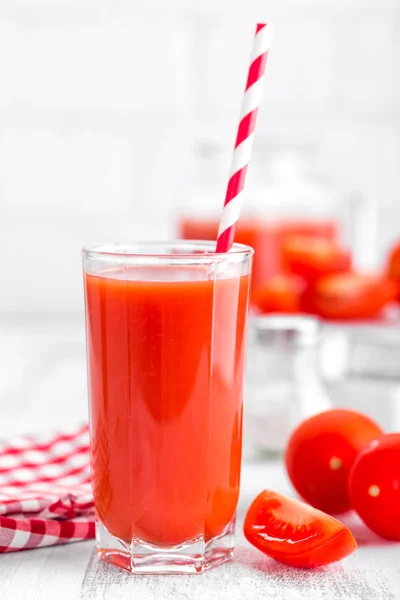 玻璃杯中的番茄汁 — 图库照片