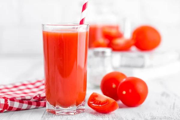 Tomatsaft i glas - Stock-foto