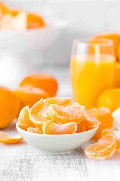 Mandarinas peladas frescas, mandarinas — Foto de Stock
