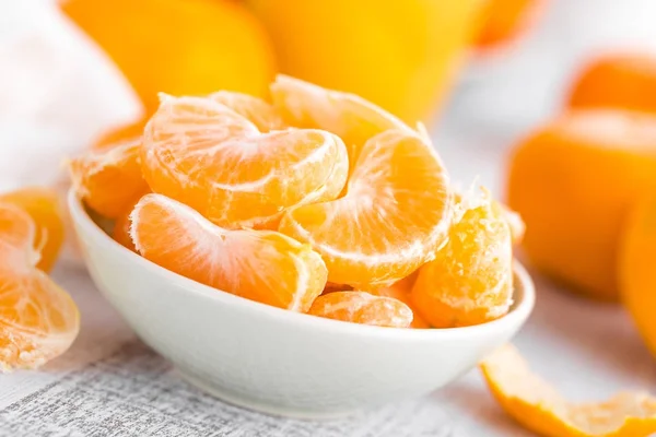 Mandarinas, tangerinas, descascadas, frescas — Fotografia de Stock