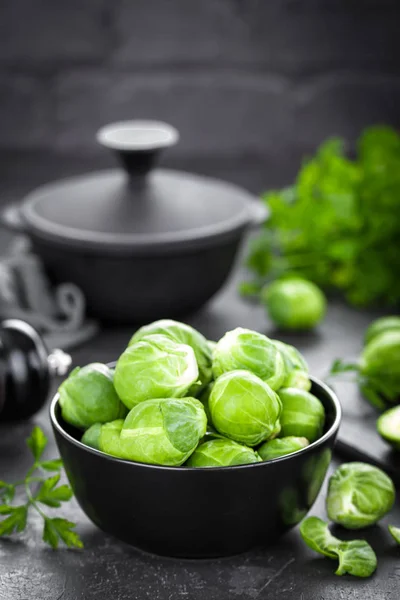 Bruxelles Germogli Sfondo Nero — Foto Stock