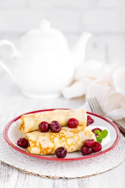 Panquecas Doces Com Cereja — Fotografia de Stock