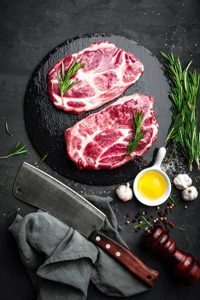 Cocinar Mesa Cocina Carne Fresca Cerdo Crudo Filetes Mármol Sobre — Foto de Stock