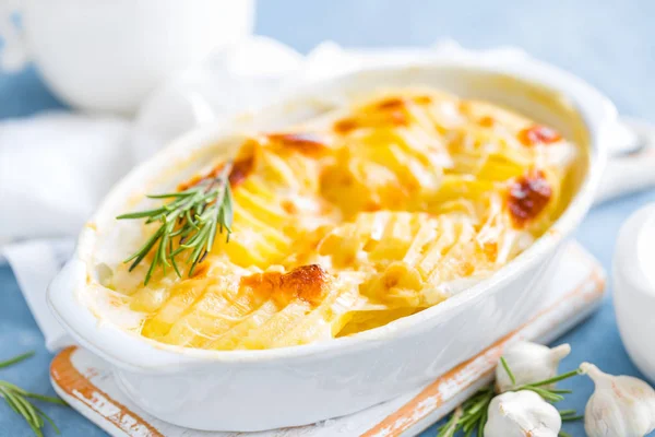 Bakad Potatis Gratinerad Med Vitlök Grädde Och Ost Traditionella Franska — Stockfoto