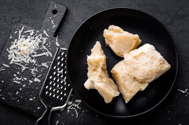 Parmesan peyniri, üstten görünüm