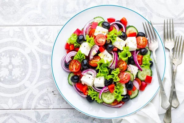 Salade Grecque Concombre Frais Tomate Poivron Laitue Oignon Rouge Fromage — Photo