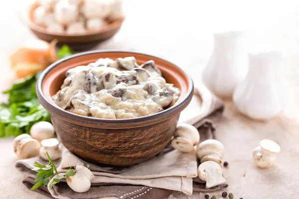 Mantar Kremalı Sos Julienne Içinde Champignon — Stok fotoğraf