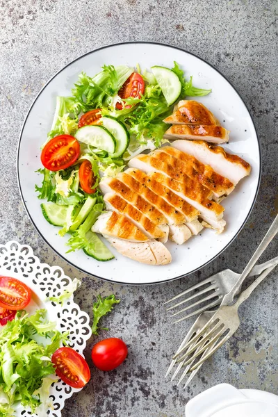 Chicken Breast Fillet Poultry Meat Grilled Fresh Vegetable Salad Tomato — Stock Photo, Image
