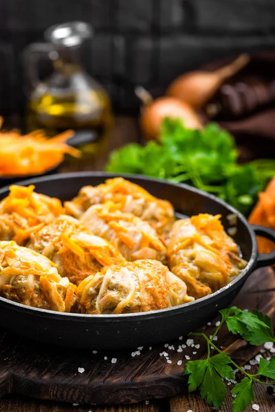 양배추 고기와 어두운 — 스톡 사진