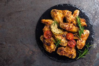 Barbekü tavuk kanatları, baharatlı ızgara et