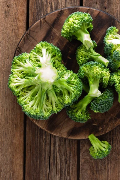 Verse Broccoli Houten Rustieke Tafel Bovenaanzicht — Stockfoto