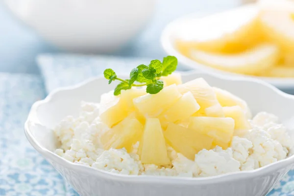 Ost Stuga Dessert Kvark Med Ananas Och Yoghurt — Stockfoto