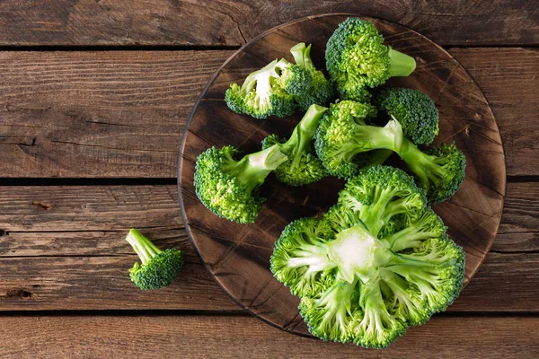 Verse Broccoli Houten Rustieke Tafel Bovenaanzicht — Stockfoto
