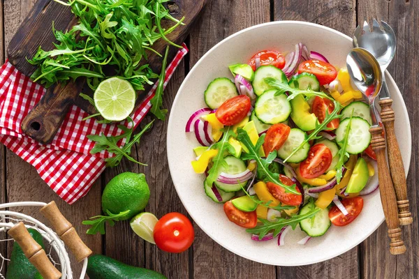 Egészséges Vegetáriánus Étel Növényi Saláta Friss Paradicsom Uborka Paprika Lilahagyma — Stock Fotó