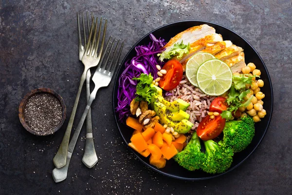 Buddha Gericht Mit Hühnerfilet Braunem Reis Avocado Paprika Tomaten Brokkoli — Stockfoto