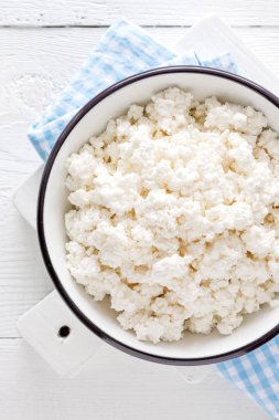 Süzme peynir, lor Beyaz ahşap rustik tablo, üstten görünüm