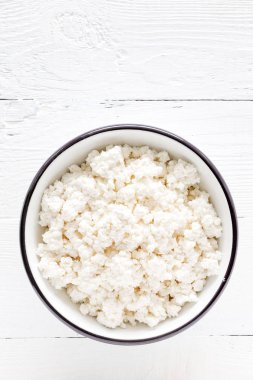 Süzme peynir, lor Beyaz ahşap rustik tablo, üstten görünüm