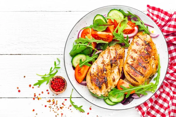 Grilled Chicken Breast Fried Chicken Fillet Fresh Vegetable Salad Tomatoes — Stock Photo, Image