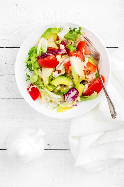 Salada Vegetal Saudável Com Verduras Frescas Alface Abacate Tomate Pimenta — Fotografia de Stock