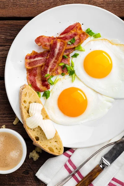 베이컨 이탈리아 Ciabatta 접시에 한잔입니다 식사입니다 최고의 있습니다 — 스톡 사진