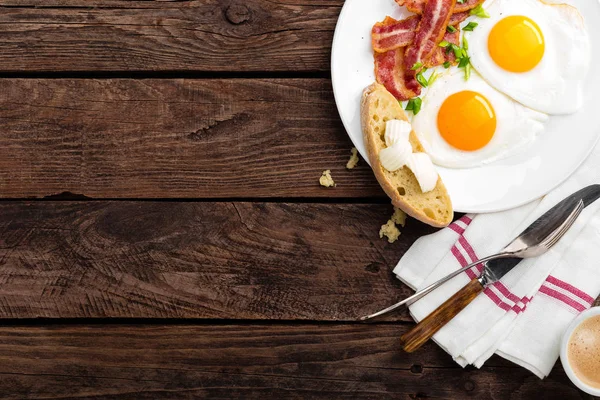 Fried Eggs Bacon Italian Ciabatta Bread White Plate Cup Coffee — Stock Photo, Image