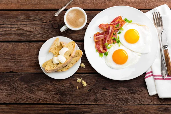 Fried Eggs Bacon Italian Ciabatta Bread White Plate Cup Coffee — Stock Photo, Image