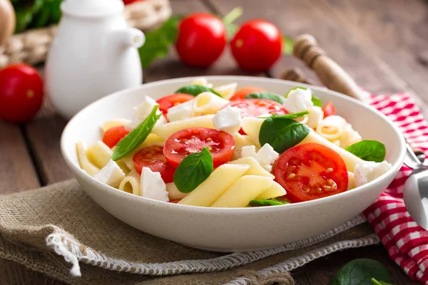 Nudelsalat Mit Frischen Roten Kirschtomaten Und Feta Käse Italienische Küche — Stockfoto
