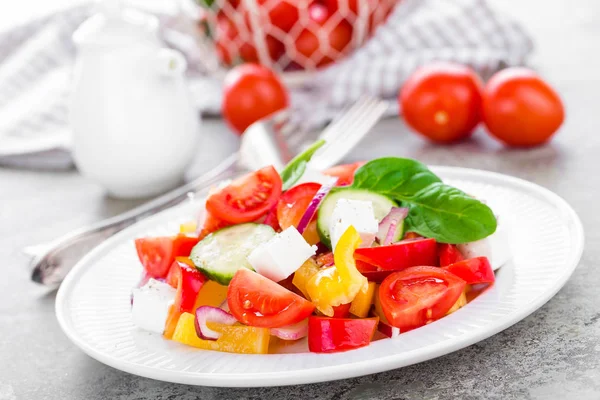 Tomatsallad Med Färsk Paprika Röd Lök Och Feta Ost Sunda — Stockfoto