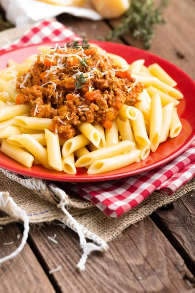 Bolonhesa Massas Massas Servidas Com Molho Carne Moída Tomate Cebola — Fotografia de Stock