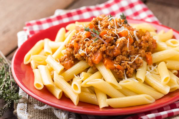 Bolonhesa Massas Massas Servidas Com Molho Carne Moída Tomate Cebola — Fotografia de Stock