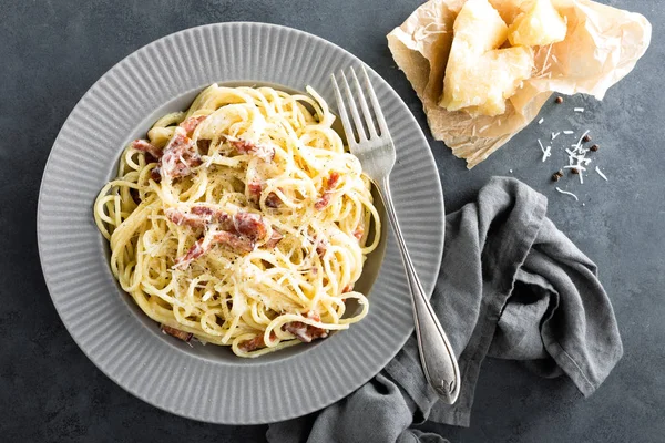 Pasta Alla Carbonara Spaghetti Con Pancetta Uova Parmigiano Duro Crema — Foto Stock