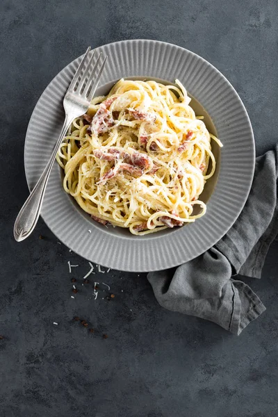 Carbonara Makarna Spagetti Pancetta Yumurta Zor Parmesan Peyniri Krema Sos — Stok fotoğraf