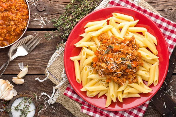 Bolonhesa Massas Massas Servidas Com Molho Carne Moída Tomate Cebola — Fotografia de Stock