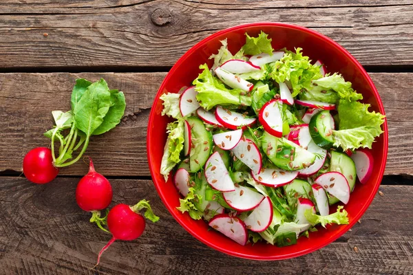 Ensalada Vegetal Vegetariana Rábano Pepinos Ensalada Lechuga Semillas Lino Comida —  Fotos de Stock